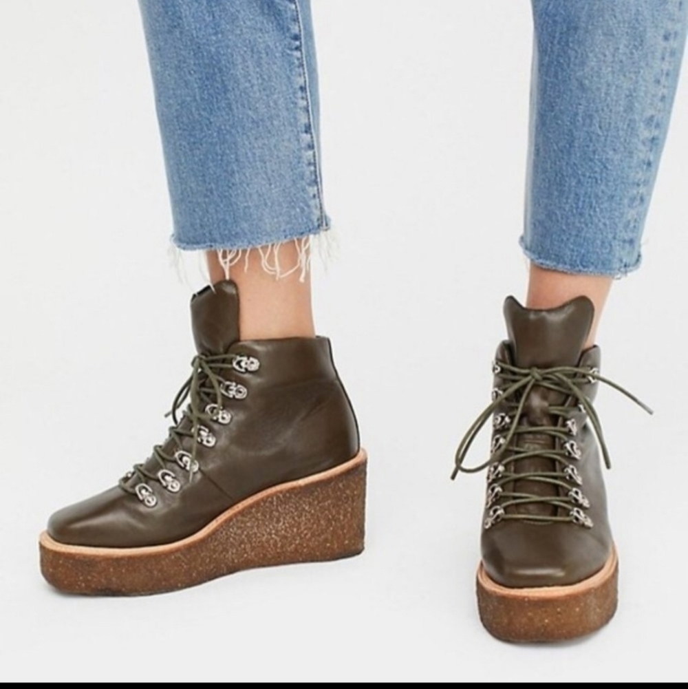 Jeffrey Campbell Free People Y2K Viajar Wedge Hiker Boots 7M